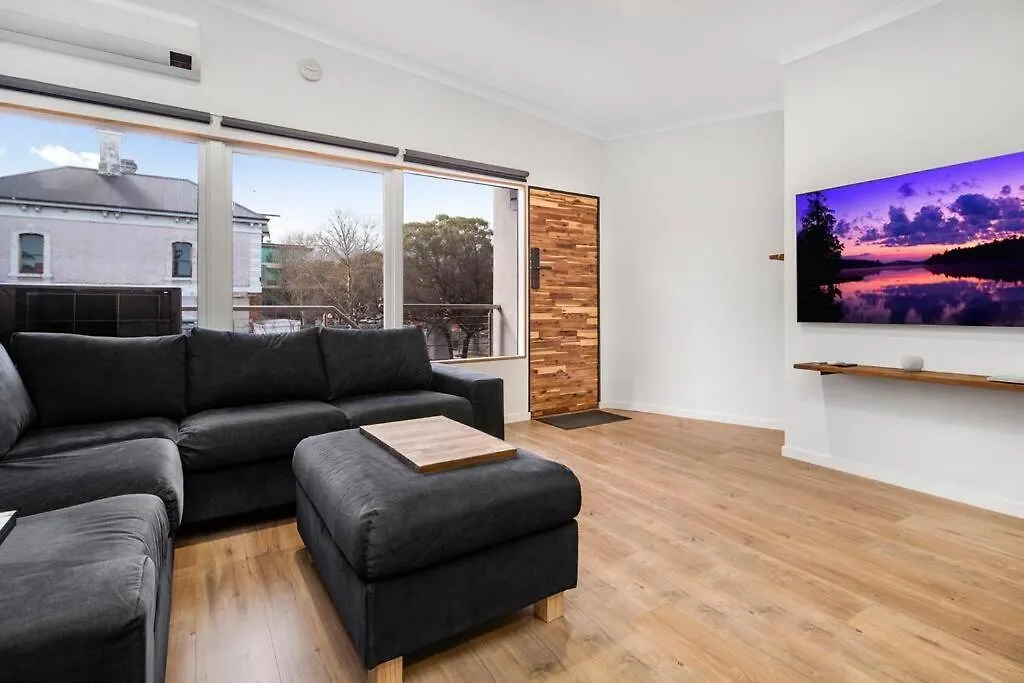 Modern Oasis: Sleeps 4, Parking, Kitchen, Wifi Apartment Adelaide Australia