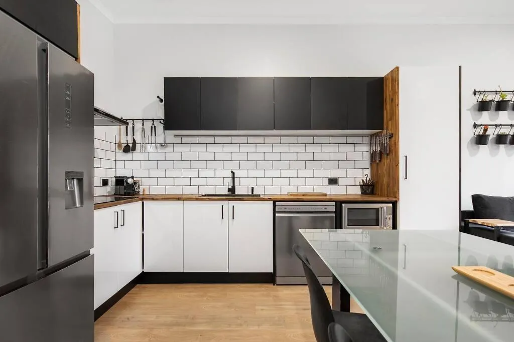 Modern Oasis: Sleeps 4, Parking, Kitchen, Wifi Apartment Adelaide Australia