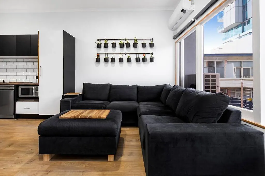 Modern Oasis: Sleeps 4, Parking, Kitchen, Wifi Apartment Adelaide