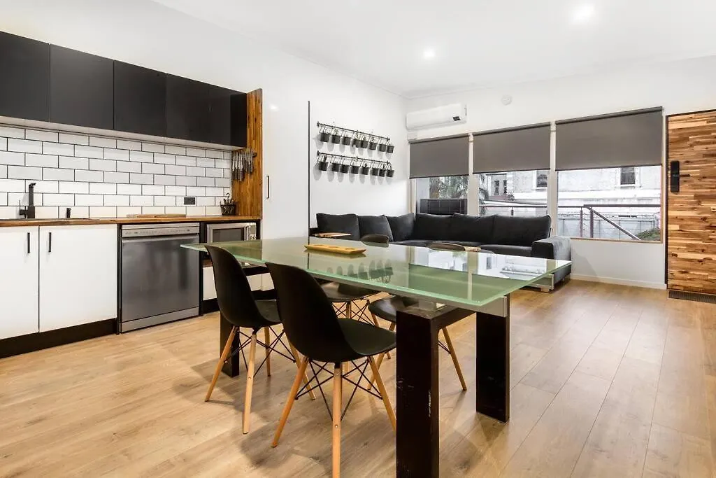 Modern Oasis: Sleeps 4, Parking, Kitchen, Wifi Apartment Adelaide 0*,  Australia